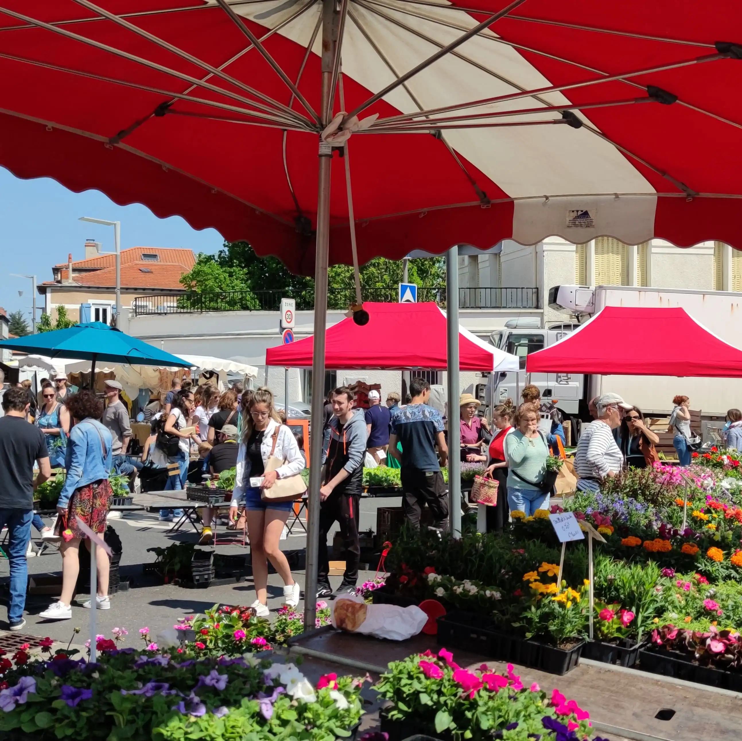 Marché en plein air à Aubière